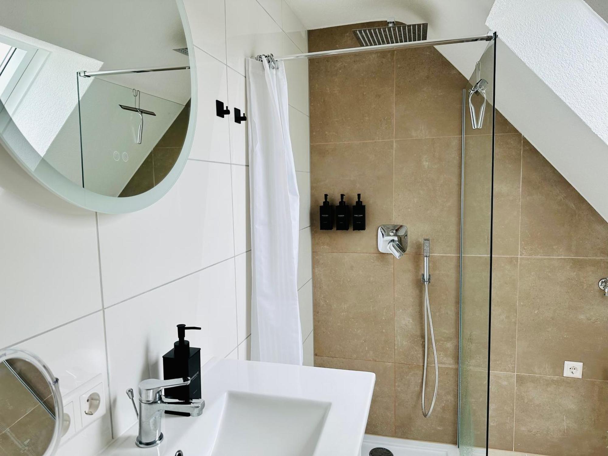 Bergblick-Apartment Istayunixi Seenaehe-Workspace-Netflix I Keine Monteure Friedrichshafen Bagian luar foto